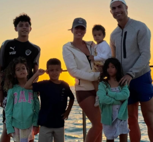 Cristiano Ronaldo With His Girlfiend & Kids